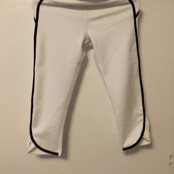 Manduka Luminous Capri White Yoga Leggings Sz M - Picture 10 of 11